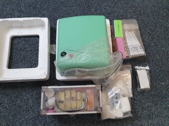 UV lampa na gelové nehty+sada uplně nové - 2