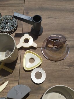 Kuchyňský retro robot - 2