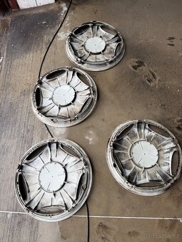 Originál poklice R15 w210 - 2