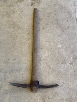 Krumpáč s dřevěnou násadou - 2