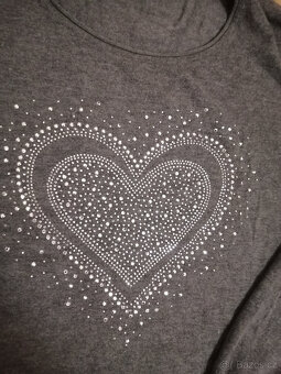 Šedý svetřík se srdcem, vel. 48/50 - 2