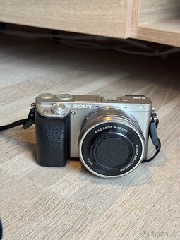 Sony Alpha a6000 + 16-50 mm + příslušenství - 2