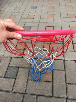 Basketbalová obroučka. - 2