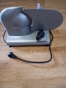 ELEKTRICKÝ KRÁJEČ POTRAVIN GORENJE R 506 E - 2