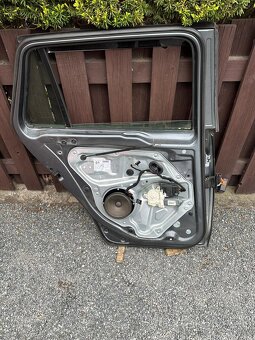 VW Golf 5 Combi levé zadni dveře. - 2