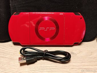 PlayStation PSP 2000 Red - 2