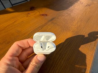 Apple AirPods 2. generace - 2