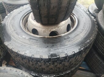 Pneu Michelin Remix     285 70 19,5 - 2