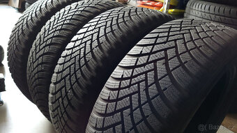 Zánovní zimní pneu Hankook 205/55/17 XL, DOT2924 - 2