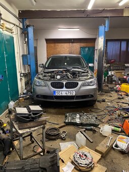 BMW E60 - celek na díly - 2