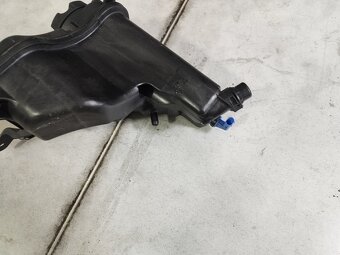 BMW - expazní nadrž / vyrovnávací nádoba - 2