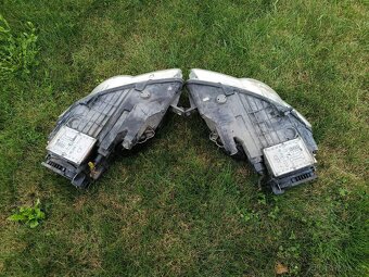 VW Passat B6  originální světla xenony - 2