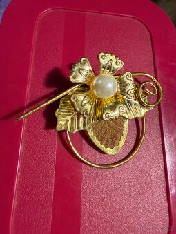 Brož kytka a perlou - 2