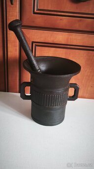 4 + starožitný litinový hmoždíř. - 2