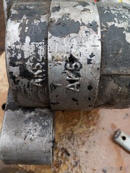 prodám olejové hydraulické čerpadlo - 2