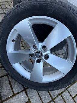 Original Skoda Karoq kola R17 s letnimi pneu - 2