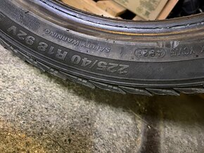 Prodám 4 zimní pneu Kumho 225/40 18 92V - 2