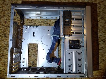 ATX stará PC skříň - 2