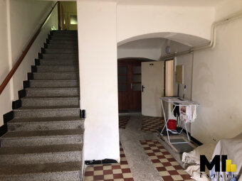 Prodej rodinného domu o velikosti 410 m2 na pozemku o veliko - 2