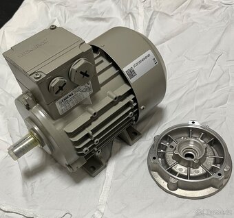 SIEMENS SIMOTICS 1AV2073B (1LE1001-0CB32) 0,37 kW — - 2