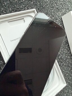 Apple iPhone 15 Pro 512GB - šedý - 2