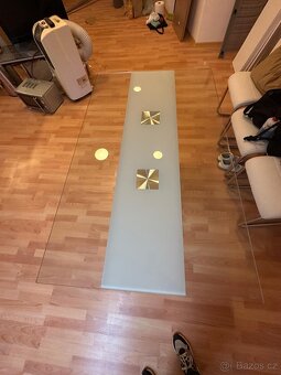 Prodám skleněný málo používaný stůl vč. 4 ks židlí a konfere - 2