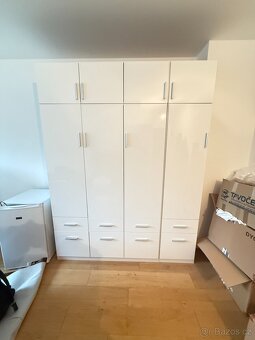 Šatní skříň CELIA bílá vysoký lesk 4 dveř. - 2