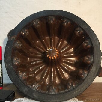 velká velice stará1850 forma Monumentální bábovka - 2