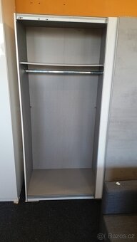 Šatní skříň.J 22/26. - 2