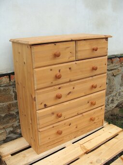 Masivní dřevěná komoda - 2