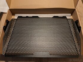 Kryt chladiče Triumph - 2