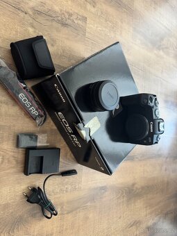 Canon EOS RP s adaptérem EF-EOS R - 2