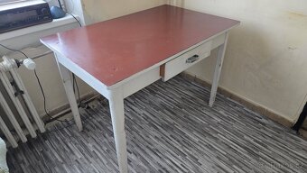 KUCHYŇSKÝ STŮL - 2