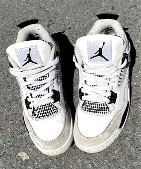 Boty Jordan Retro 4 - 2