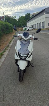 Suzuki Avenis - 2