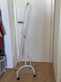Zrcadlo v bílém rámu - 2
