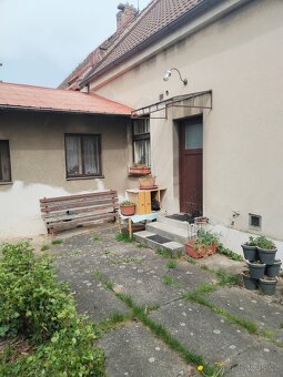 Rodinný dům 5+1 se zahradou 590 m2 - Hradec Králové - 2