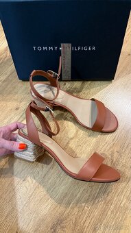 Dámské kožené sandály Tommy Hifiger 39 - 2