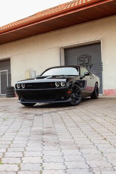 Dodge challenger 6.4 HEMI 22 000 km - 2