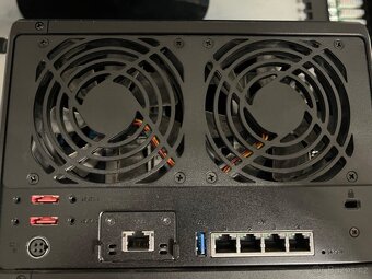 Synology DS1522+, 10GB ethernet, 32 GB RAM, 2x500 GB caching - 2