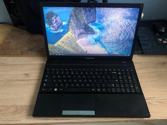 SAMSUNG (NP300V5Z) - 2