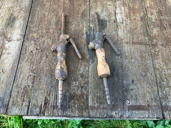 ofukovací pistole na vzduch ke starým obráběcím strojům. - 2