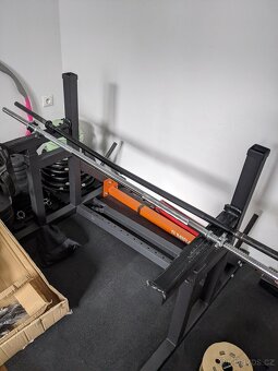 Mirafit squat rack stojan so safety bars (dobrý stav) - 2