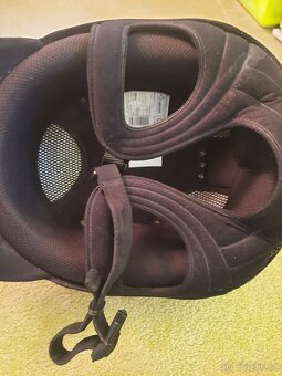 Jezdecká přilba a chrániče na koně - 2