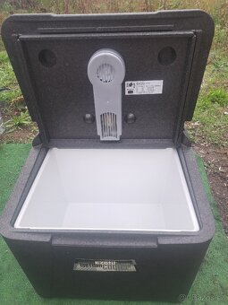 Přenosná autochladnička Ezetil Iso Titan Courier. - 2