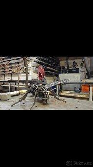 Kovová včela – ruční práce z oceli, originální dekorace - 2