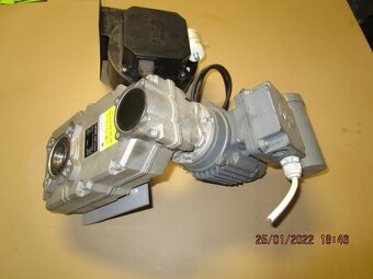 Pohon šneku a ventilátor k automatu na uhlo. - 2