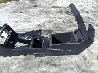 Passat B6 loketní opěrka - 2