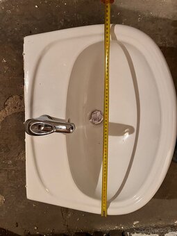 Umyvadlo s baterií - 2