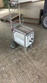 Prodám nabíječku na auto - 2